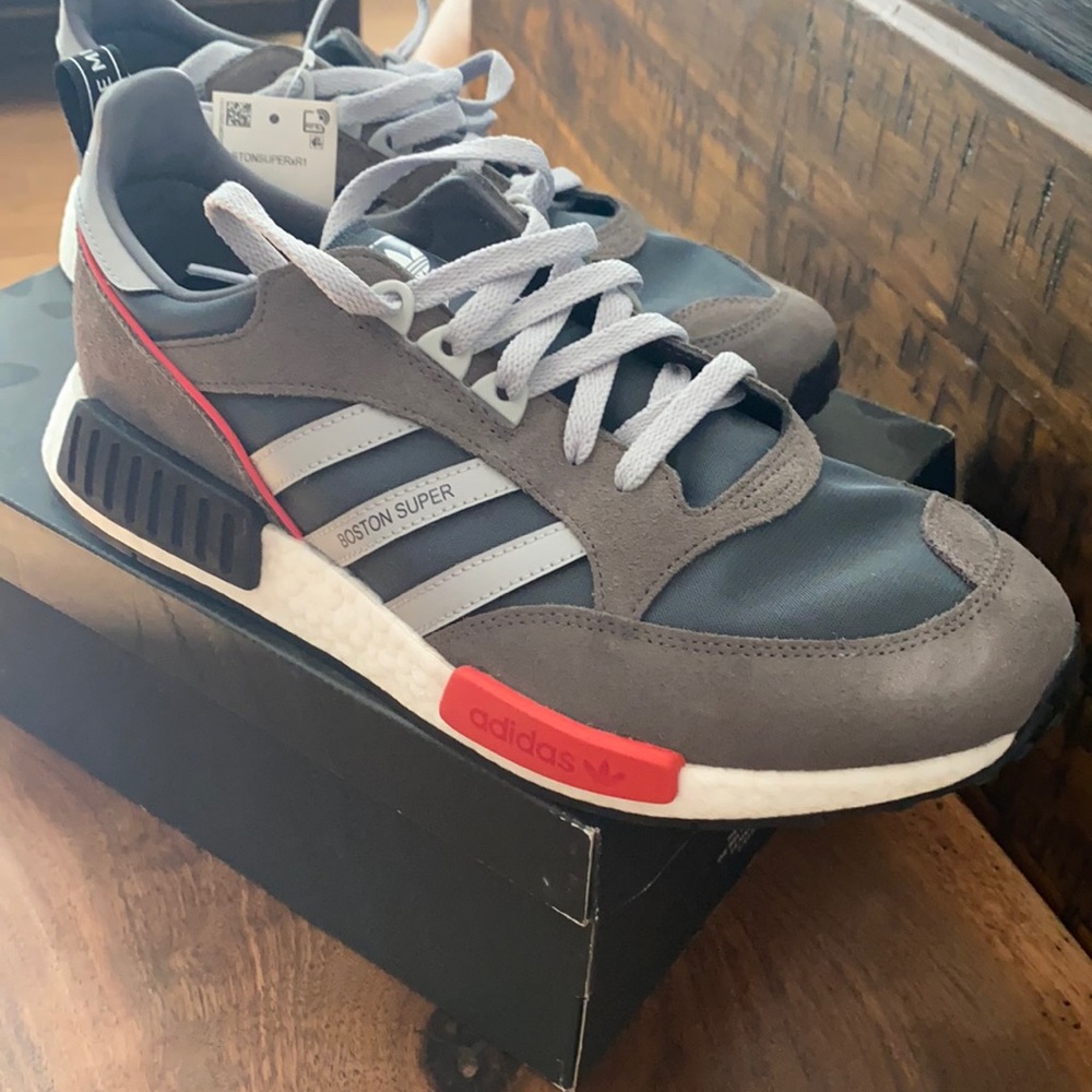 NWT Men’s Adidas Boston SuperxR1